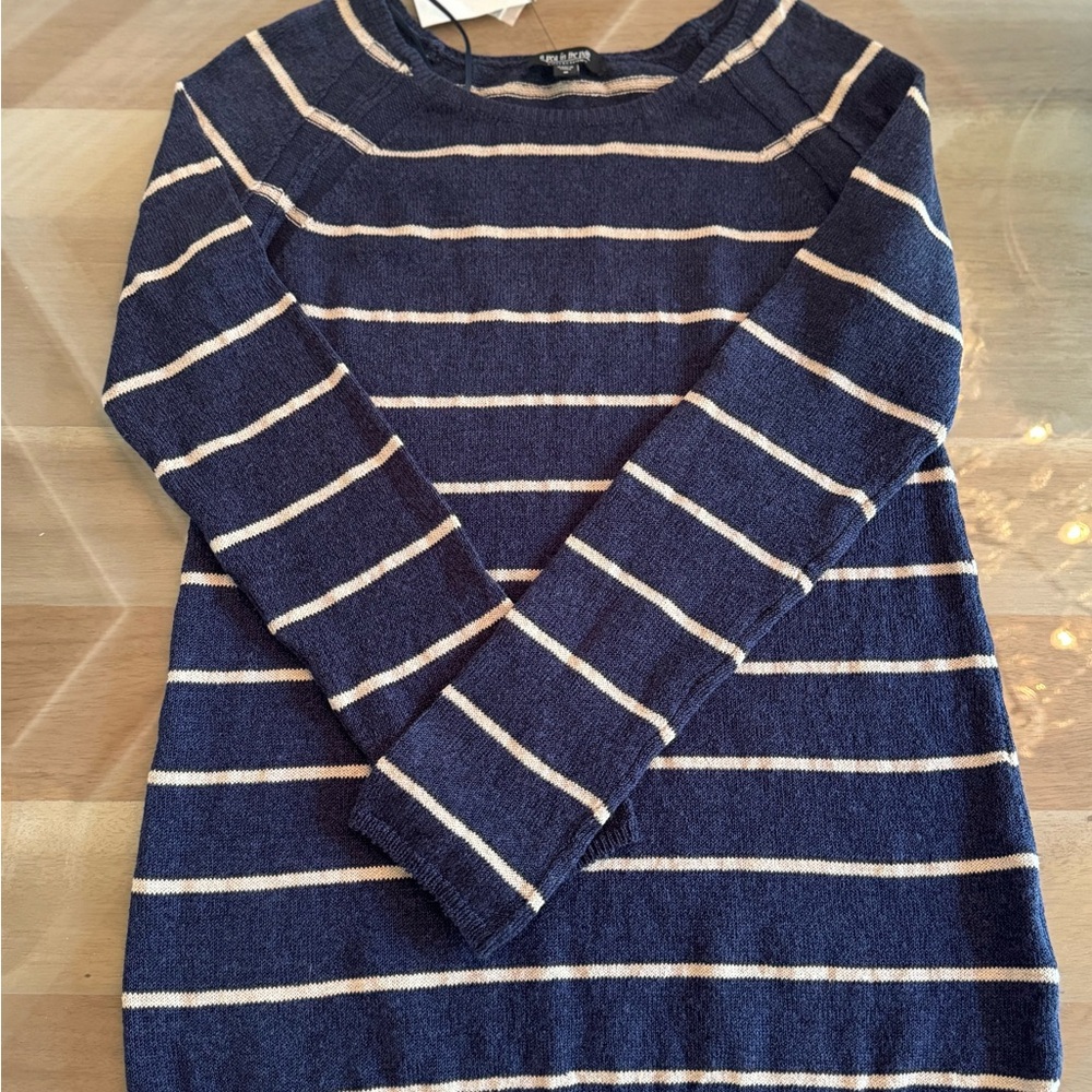a Pea in the Pod sweater NWT, size medium
